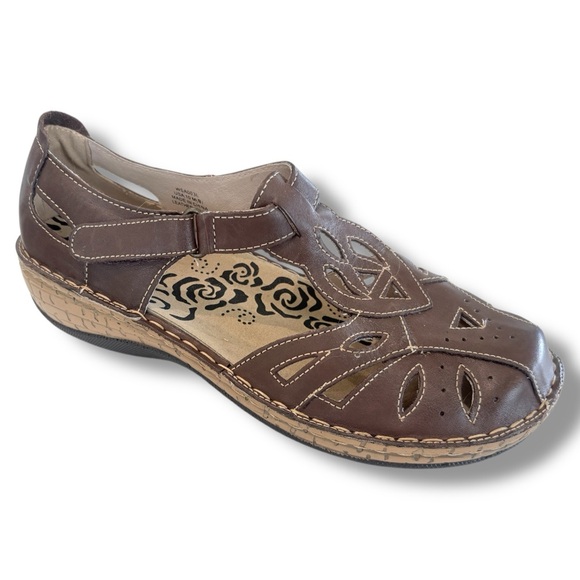 Proper Jenna Brown Closed Toe Sandal - Picture 1 of 6